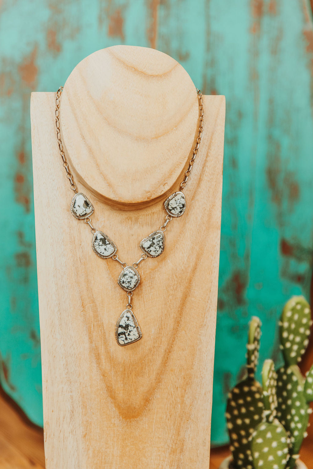 White Buffalo Six Stone Lariat