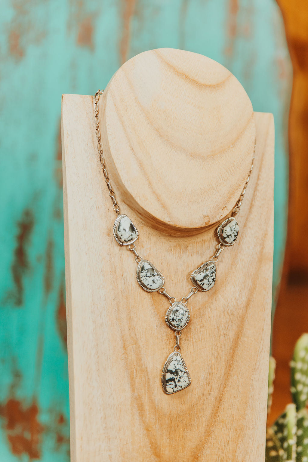 White Buffalo Six Stone Lariat